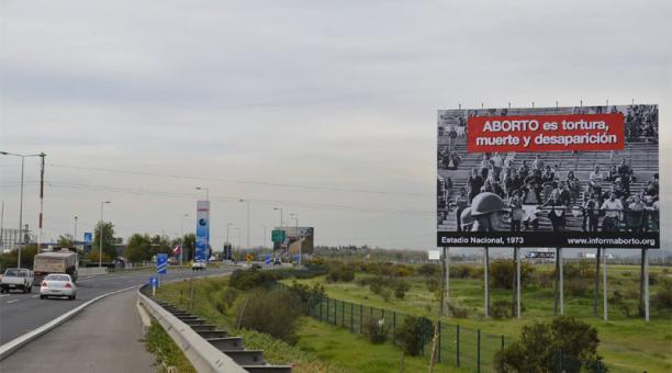Polémica campaña en Chile compara el aborto con crímenes de Pinochet