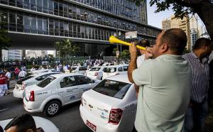 Sao Paulo crea nueva categoría de taxi en medio de polémica con Uber