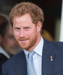 El príncipe Harry dice que no ve a la reina Isabel II como su abuela