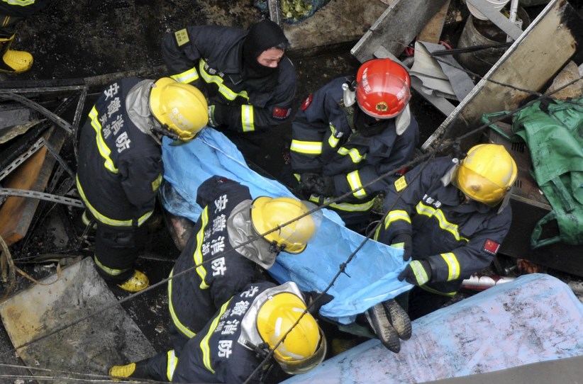 Tres mineros muertos y siete atrapados en China tras una explosión de gas (Fotos)