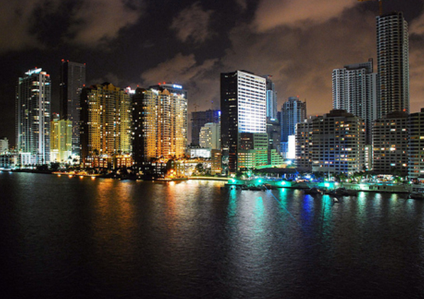 Vida nocturna en Miami con sabor latino