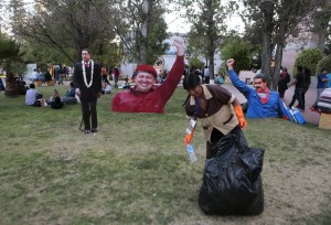 Los alucinantes fotocartones de Chávez y Maduro en un parque en Bolivia (fotos)