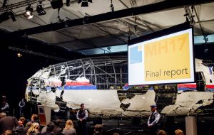 Borrell pidió que Rusia acepte su responsabilidad en el derribo del avión MH17, en el que murieron 200 personas