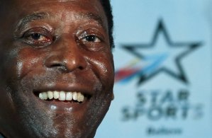 Pelé se recupera tras operación de cadera el pasado diciembre