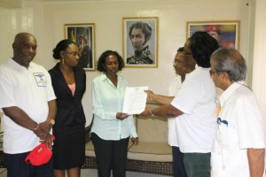 Sindicatos de Guyana entregan “petición de paz” a embajadora venezolana