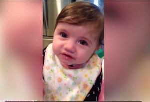 ¡Imperdible! Mira la reacción de esta bebé al probar el cambur por primera vez (Video)