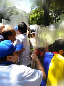 PNB reprimió con lacrimógenas y perdigones caminata en la UCV (Fotos+Video)