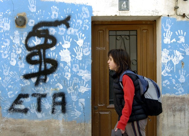 Los partidos piden a ETA que se disuelva al cumplir cuatro años sin violencia