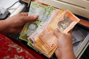 Decreto de emergencia establece medidas para “proteger la moneda nacional”