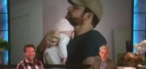 Bradley Cooper habla del bebé falso de la película de “Francotirador”