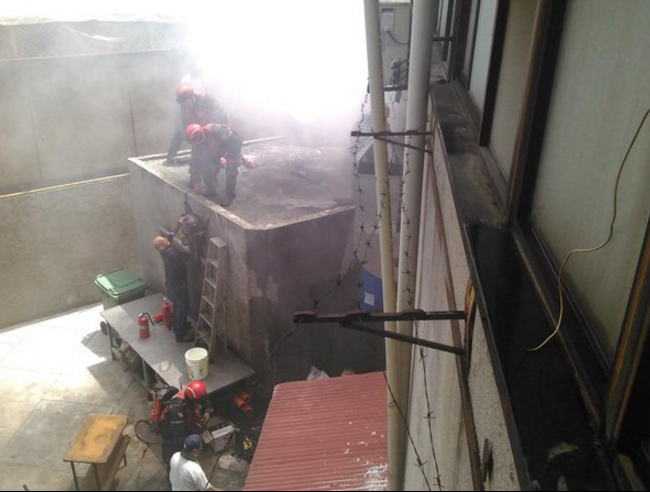 Ocurrió un incendio en local de la avenida Francisco de Miranda (Fotos)
