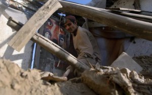 Equipos de rescate enfrentan una carrera contrarreloj mientras la esperanza se desvanece tras mortal terremoto en Afganistán