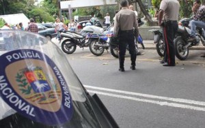Detenidos dos PNB por pedir Bs 100.000 a conductor de moto robada