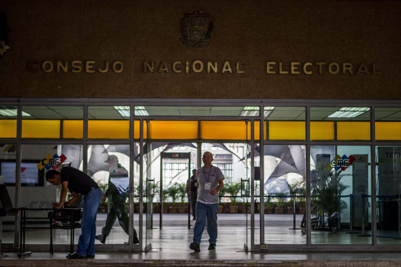 CNE suspende seis cuñas de campaña por incumplir normativa electoral