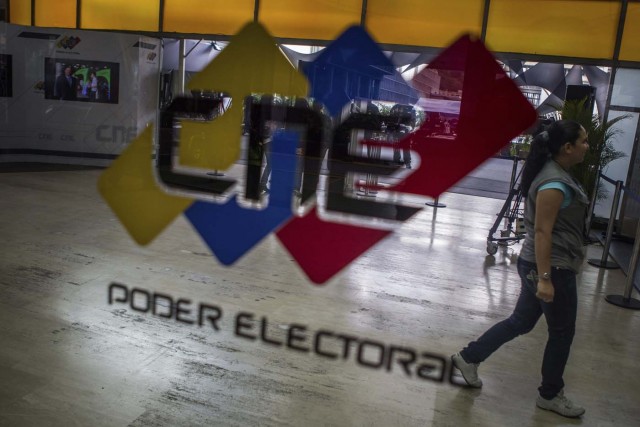 CNE y organizaciones políticas validaron software del Sistema de Información al Elector