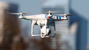 El aeropuerto de Dubai suspende sus vuelos durante una hora por un dron