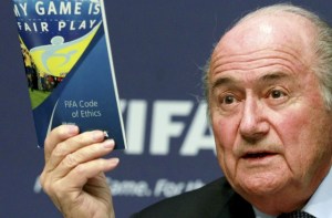 Federación Inglesa meterá la lupa para saber si Blatter pactó dar el Mundial 2018 a Rusia