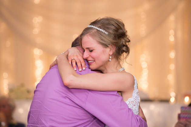 ¡Wao! El día de su boda bailó con el donante que salvó su vida  (Fotos)