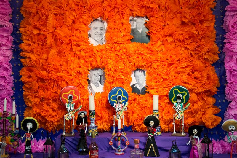 En Paraguay le hicieron un Altar de los Muertos a Chespirito (Fotos)