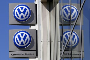 Tras engaño, alemanes exigen a Volkswagen bonos de compra