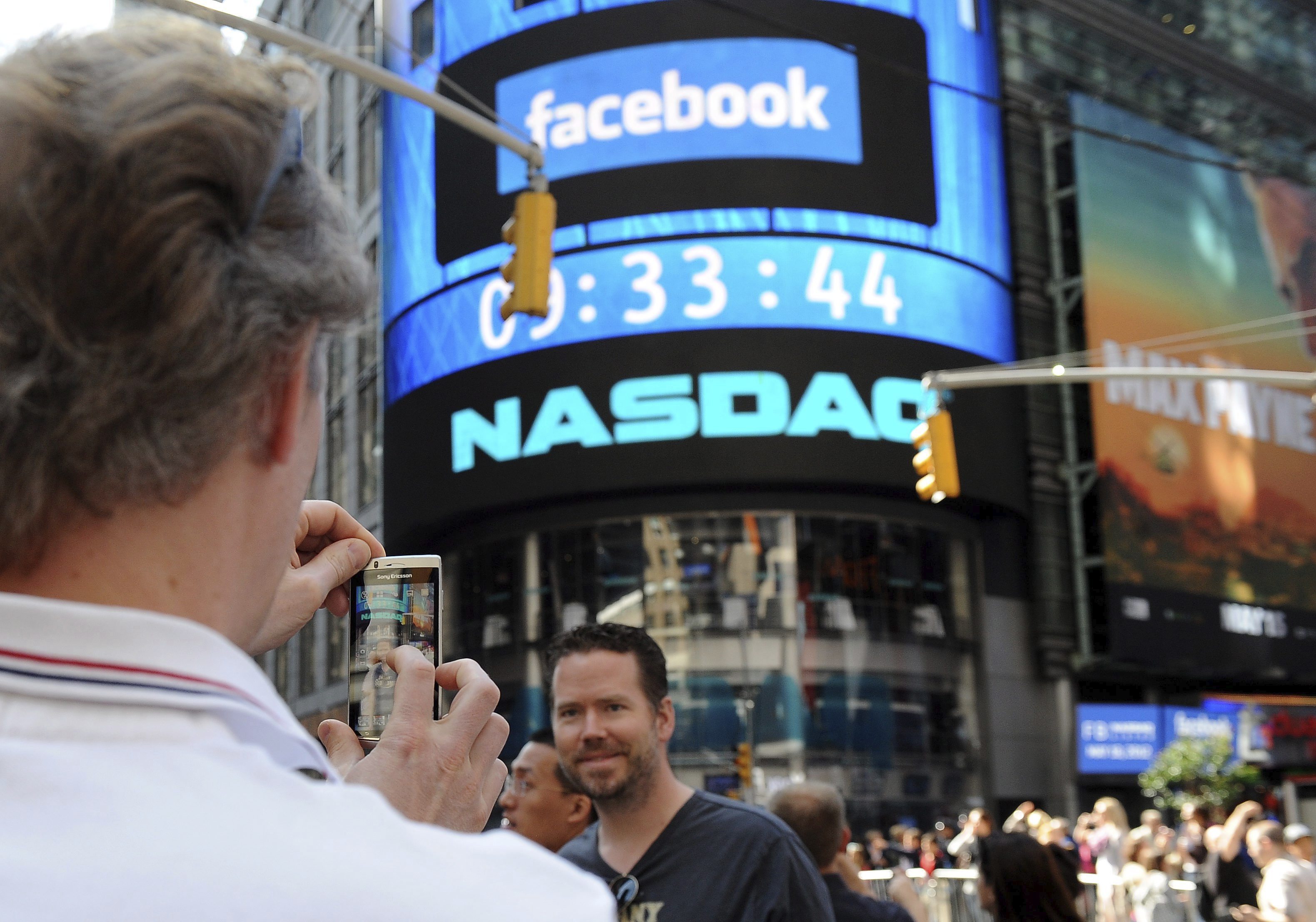 Facebook vale más de 300.000 millones de USD en la bolsa