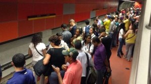 UN CHISTE: Estación Bello Monte no aguantó su primera “hora pico”