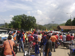 Chavistas acompañados por el alcalde de Yare dispararon contra actividad de Capriles