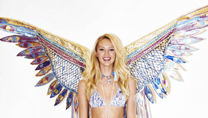 Candice Swanepoel, nuestra “angelita” favorita, ya se probó las alas (FOTOS)