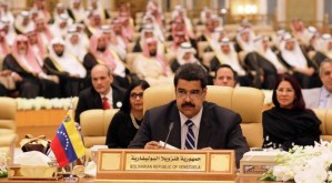 Maduro dejó en evidencia su desesperación por el precio del petróleo en una cumbre en Riad