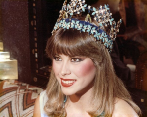 Así luce Pilin León 34 años después de ganar la corona del Miss Mundo, no el barco… ¡La modelo!