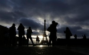 Con tarjetas prepagadas terroristas costearon los ataques en París
