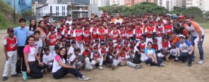 La Fundación 1.000 Sonrisas y Dixon Machado dictaron clínica deportiva en La Urbina