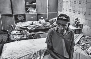 Ancianos viven en Venezuela tristes entre la soledad y la carencia (Video)