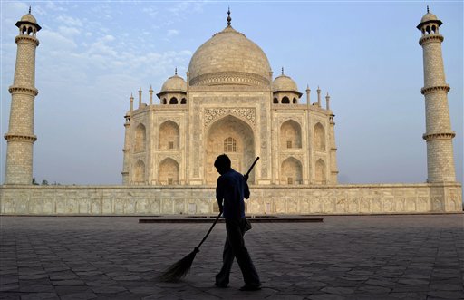 India ordena mover un crematorio para proteger el Taj Mahal