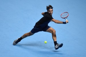 Federer le corta racha ganadora a Djokovic y se planta en semifinales del Masters de Londres