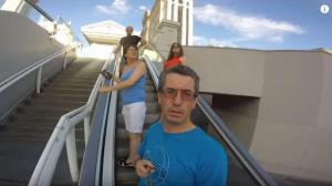 Su papá grabó todo su viaje de vacaciones con su nueva GoPro… Al revés ¡Y lo subió en YouTube! (Video)