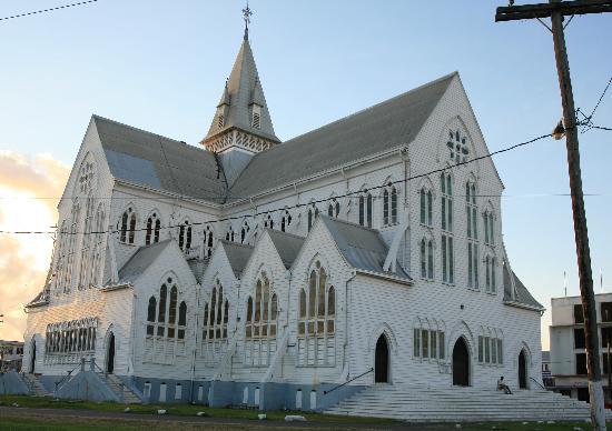 A 37 años de la tragedia de Jonestown reabre iglesia donde secta provocó suicidio de 900 personas