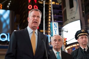 Alcalde de Nueva York advirtió que la ciudad no se atemorizará por video terrorista