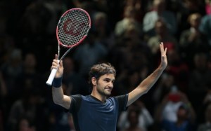 Federer derrota a Nishikori y avanza a semifinales como líder de grupo en Londres