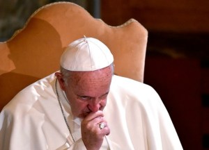 Papa Francisco: El mundo está en guerra, Dios llora