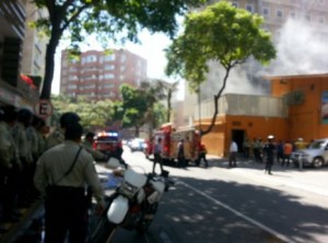 Dos afectados deja incendio de restaurante en El Rosal