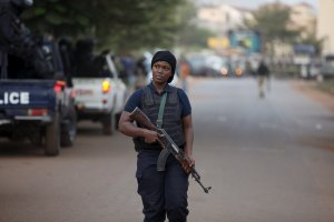 Autoridades buscan tres sospechosos de ataque yihadista contra hotel en Mali