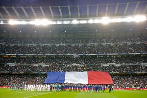 Real Madrid y Barcelona rinderon un emotivo homenaje a las víctimas de París (Fotos)