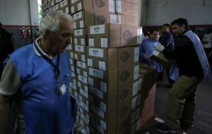 Comenzó distribución de urnas electorales para segunda vuelta en Argentina