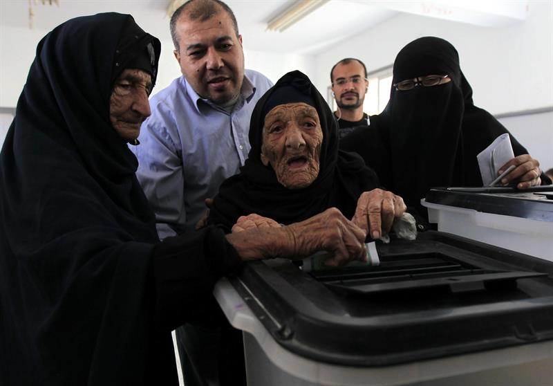 Urnas casi vacías en la segunda fase de las parlamentarias egipcias