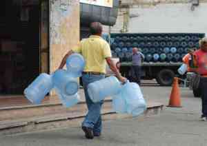 Botellones de agua potable no se consiguen en sectores