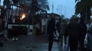 Al menos 11 muertos tras explosión de un autobús en Túnez