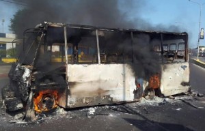 Incendiaron autobús cerca de la Urbe en Maracaibo