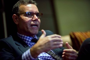 Luis Vicente León: Empieza el 2017 sin una propuesta seria para enfrentar la crisis