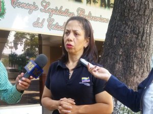 Betsy Bustos: Gobierno comete crimen de lesa humanidad al negar alimentos por motivos políticos